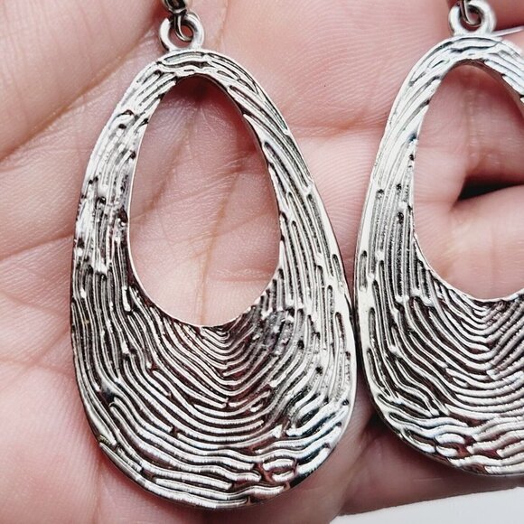 Teardrop Shaped Earrings Drop Dangle Silver Tone Textured Bumpy Modern Timeless - Picture 3 of 5